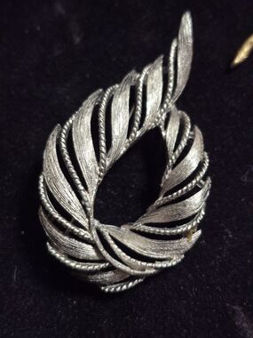 Vintage Lisner Silver Leaf Brooch - Women Jewelry